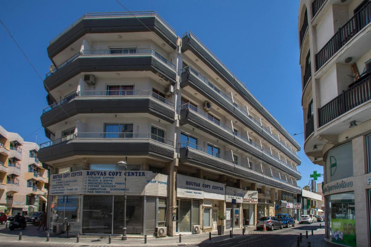 Attic City Apartments 拉纳卡 外观 照片